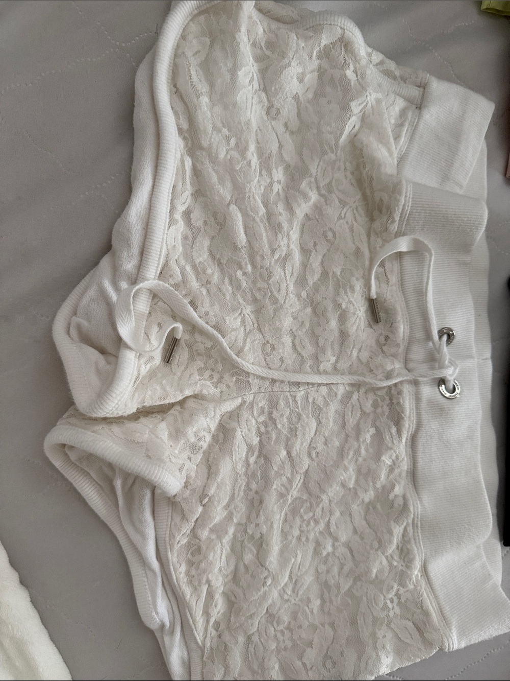 bebe White Lace-Panel Bermuda Shorts